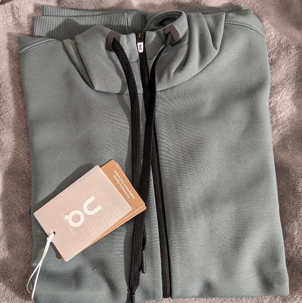 ON Run on Clouds zipped hoodie NEW
